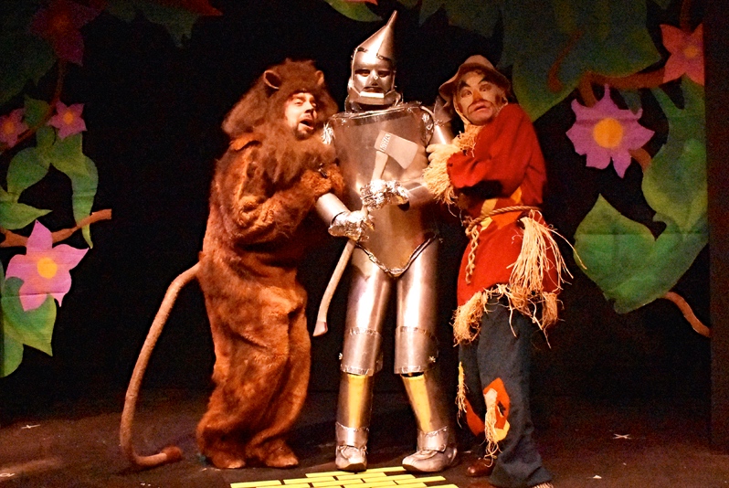 Review: It’s fun, familiar family fantasy at Actors Cabaret of Eugene’s “The Wizard of Oz”
